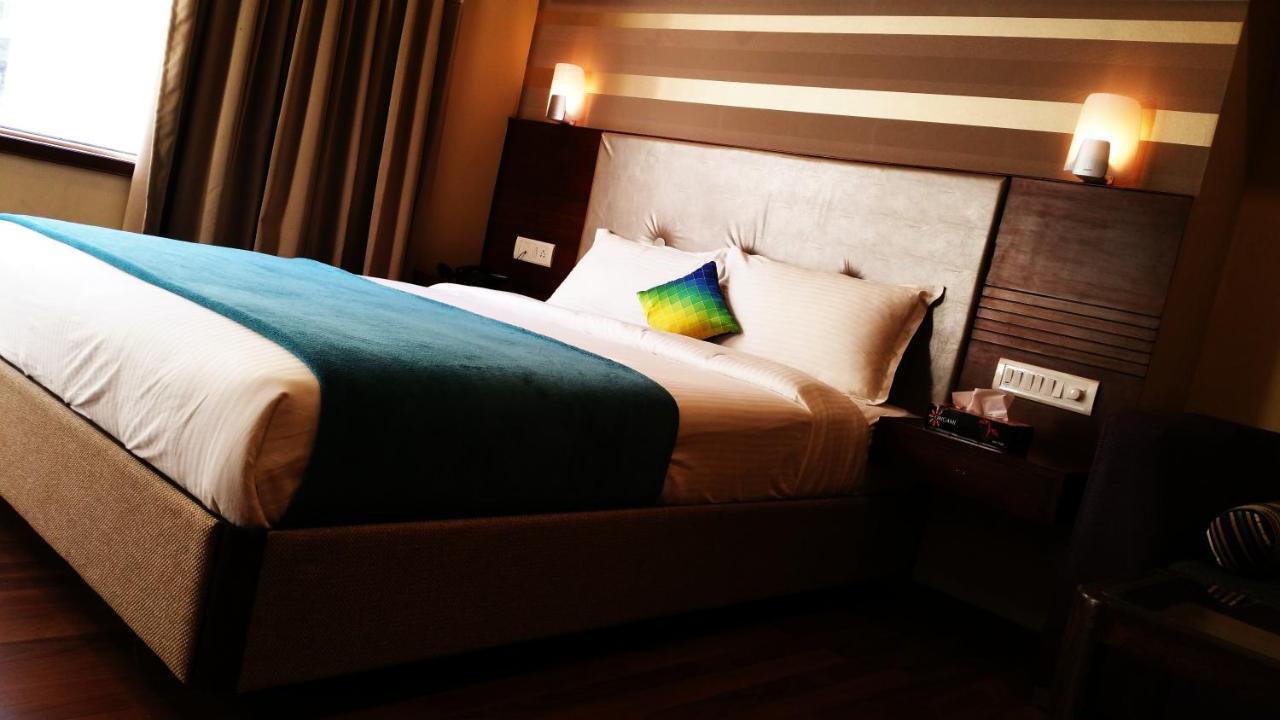 Hotel Qualia Suites At Delhi Airport Yeni Delhi Dış mekan fotoğraf